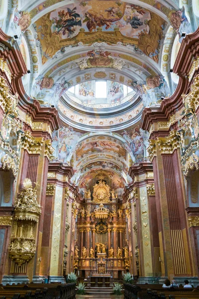 Oameni în Melk Abbey Church, Austria — Fotografie, imagine de stoc