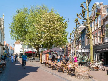 Haarlem, Hollanda'da alışveriş caddesi