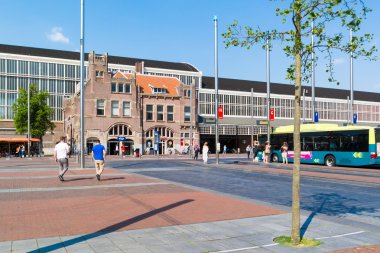 Haarlem'de istasyon binası ve meydanı, Hollanda