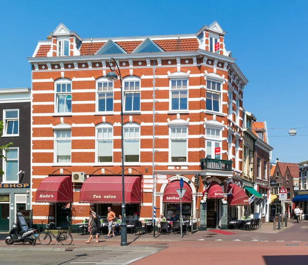 Calle en el centro de Haarlem, Países Bajos — Foto de Stock
