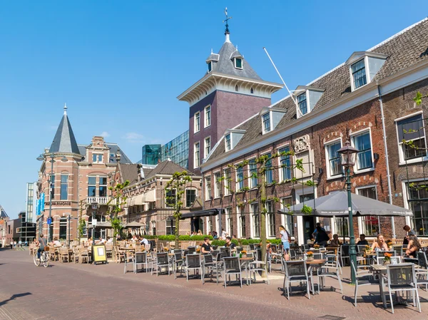Café al aire libre en Haarlem, Países Bajos — Foto de Stock