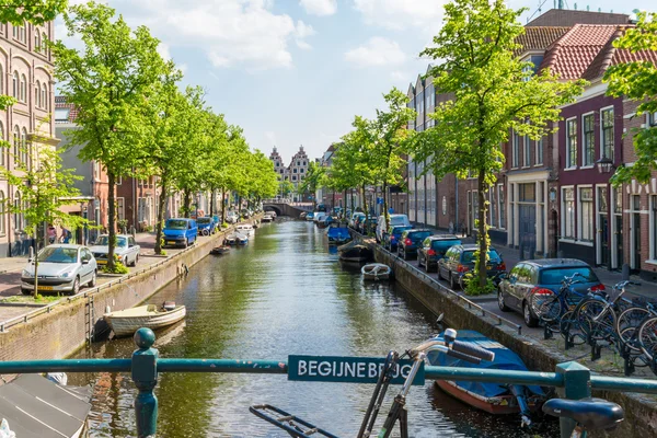 Haarlem, Hollanda'da köprülü kanal
