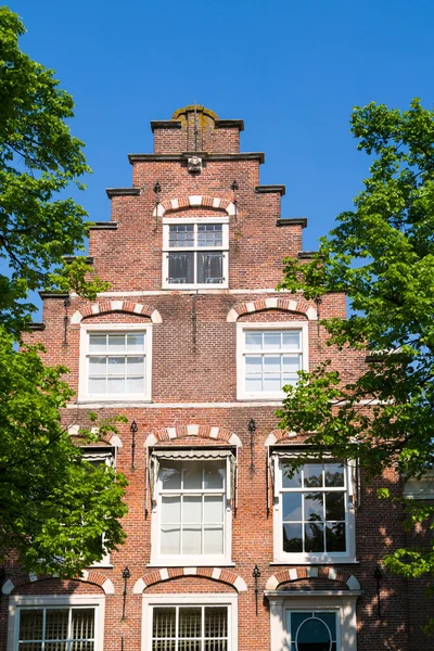 Casa histórica en Haarlem, Países Bajos — Foto de Stock
