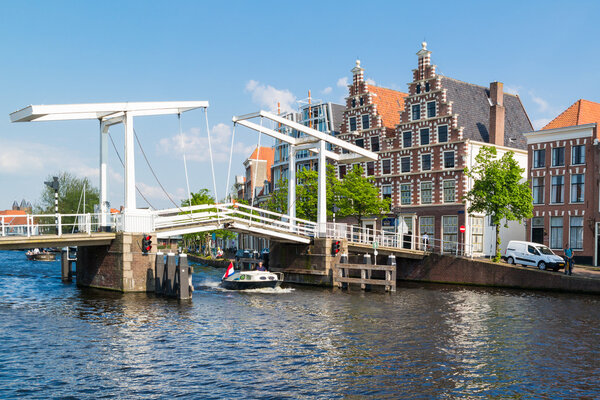 Мост Фаарне и старая пивоварня, Феллем, Нидерланды
