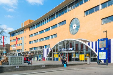 Hilversum tren istasyonunun önü, Hollanda