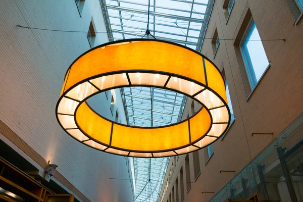 Moderne lamp van winkelgalerij, Hilversum, Nederland — Stockfoto