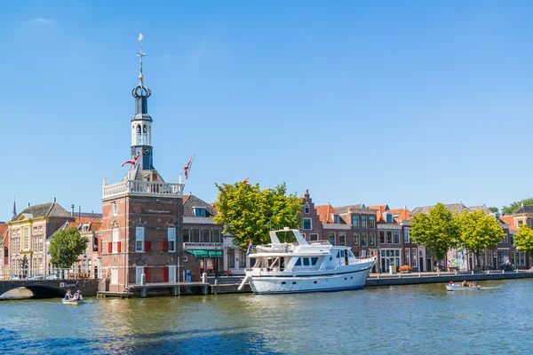 Accijnstoren, torre de impuestos especiales, y Bierkade en Alkmaar, Países Bajos — Foto de Stock