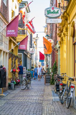 Alkmaar, Hollanda'da Alışveriş caddesi Fnidsen