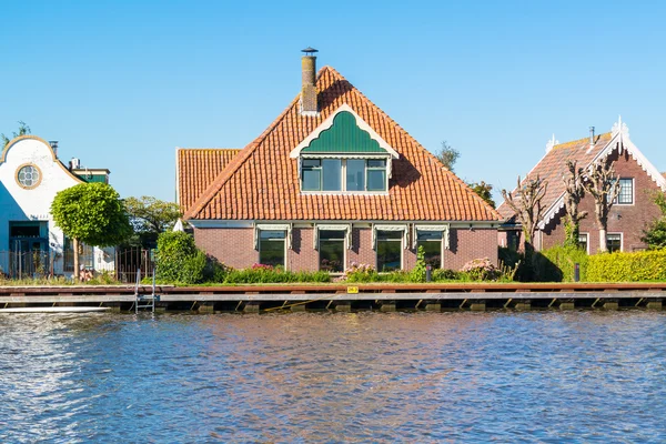 Casas en primera línea de mar en Holanda Septentrional, Holanda — Foto de Stock