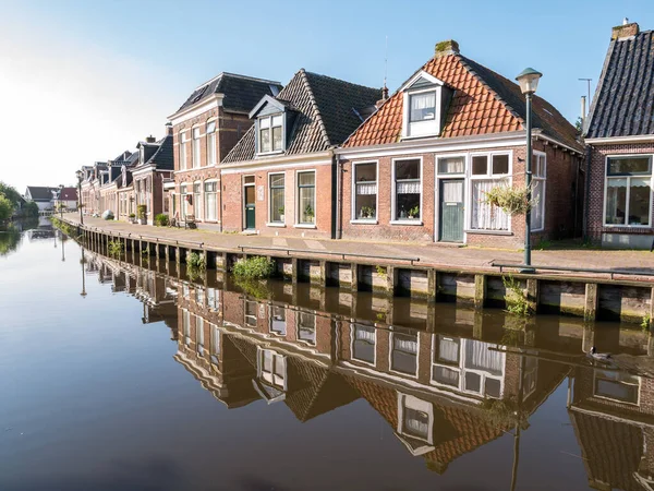 Warga Netherlands Sep 2017 Row Houses Reflecting Wargaastervaart Canal Wergea — Foto de Stock