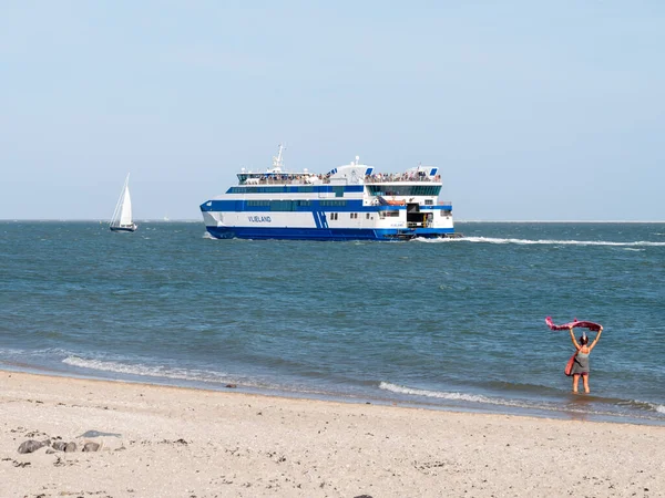 Vlieland Netherlands Sep 2020 Woman Waving Goodbye Passengers Ferry Boat — Stock Photo, Image