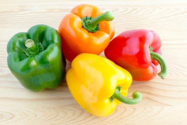 Bell pepper in green, orange, red and yellow