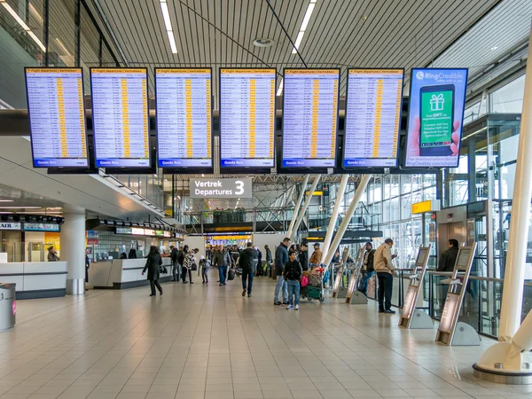Flight departure boards Schiphol Amsterdam Airport, Holland — Stock Photo, Image