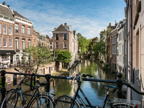 Oudegracht canal and bikes, Países Bajos — Foto de Stock