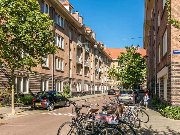 Calle residencial en Amsterdam, Holanda — Foto de Stock