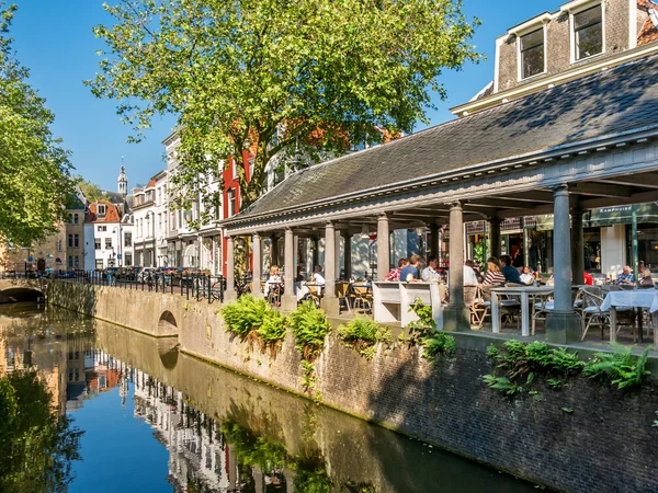 Canal en Gouda, Países Bajos — Foto de Stock