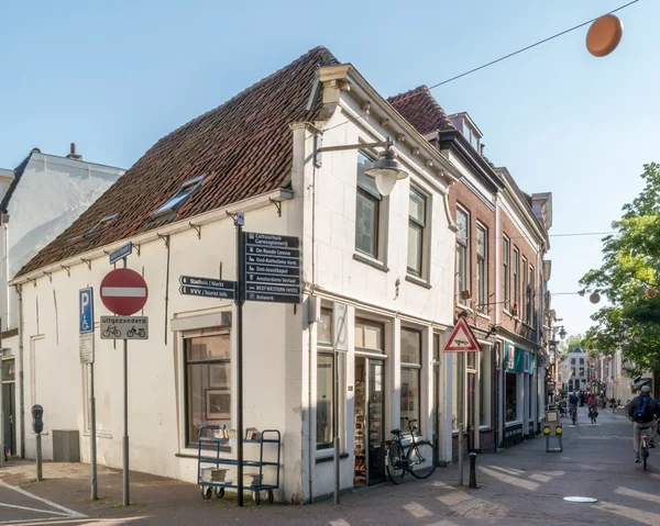 Oude straat in Gouda, Nederland — Stockfoto
