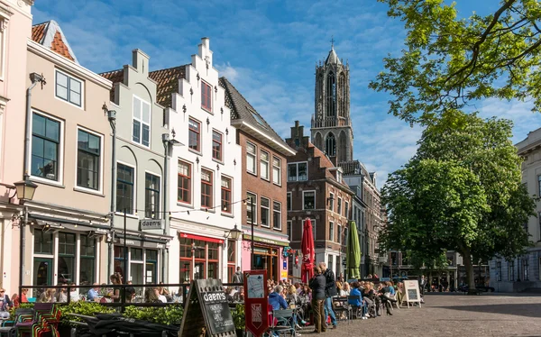 Cafés y casas antiguas en Utrecht, Países Bajos — Foto de Stock