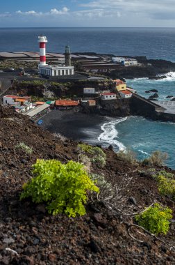 Kıyı görünümüyle deniz feneri ve Africanâ, Fuencaliente, La Palm