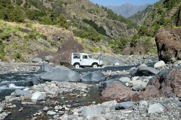 4WD křížení potoka na La Palma, Kanárské ostrovy, Španělsko — Stock fotografie