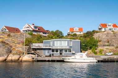 Smogen, İsveç - 18 Ağustos 2025: Hansson & Sigvardsson tersanesi, Smogen, Kungshamn, Bohuslan, Vastra Gotaland, İsveç 'in batı kıyısı