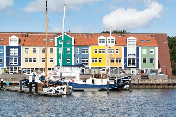 Wharf houses in Hellevoetsluis, Netherlands — Stock Photo, Image