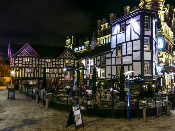 Shambles Square à noite, Manchester, Inglaterra — Fotografia de Stock