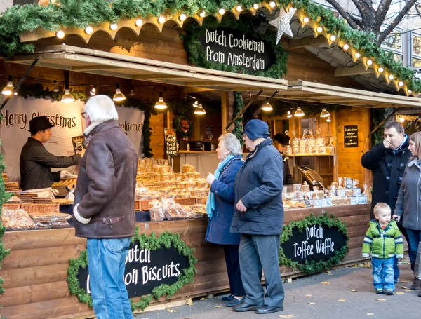 Pessoas em Manchester Christmas Market, Inglaterra — Fotografia de Stock