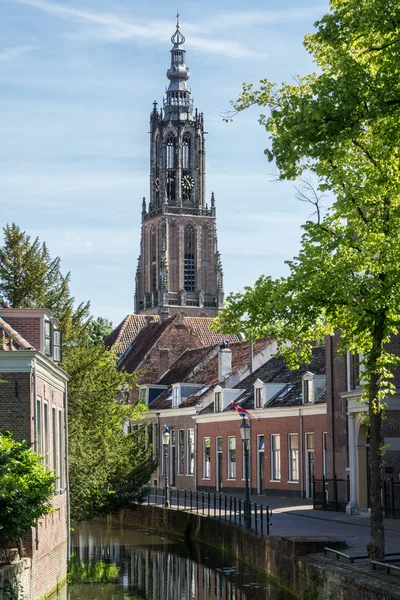 Langegracht Csatorna Egyház Tower Our Lady Onze Lieve Vrouwe Toren — Stock Fotó