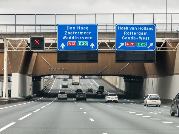 Autostrada akwedukt i trasy tablice informacyjne, Holandia — Zdjęcie stockowe