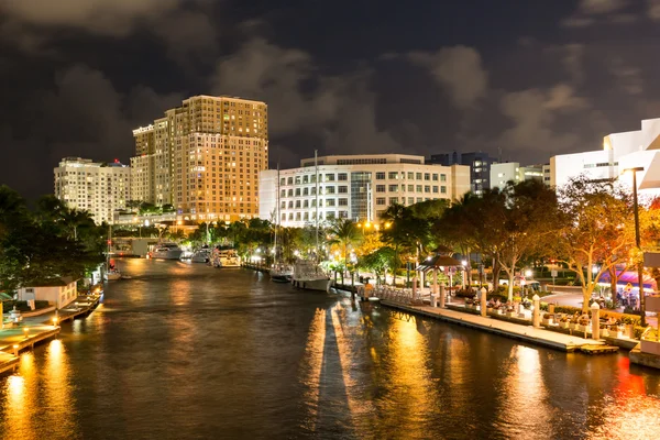 New River en el centro de Ft Lauderdale por la noche, Florida, EE.UU. —  Fotos de Stock