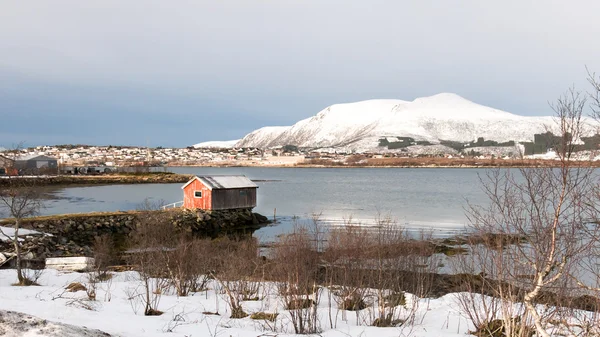 Stokmarknes e lo stretto di Hadsel in Norvegia in inverno — Foto Stock