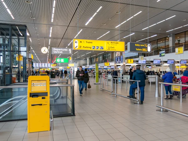 Schiphol Amsterdam Airport departure terminal, Holland — Stock Photo, Image
