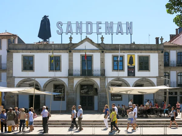 Портовый винный дом Sandeman в Порту, Португалия — стоковое фото