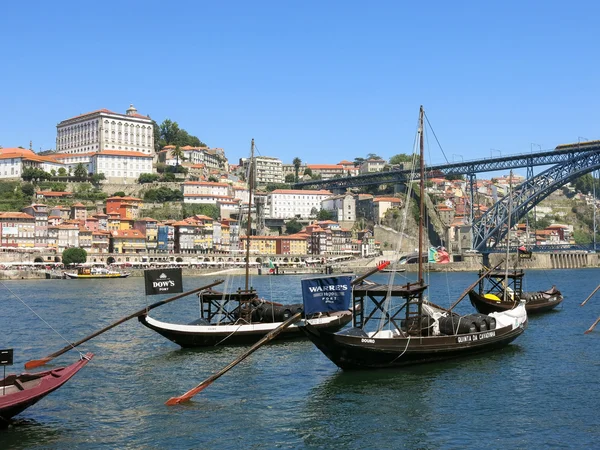 Rabelo boats and Ponte Luis I in Porto — Stok fotoğraf