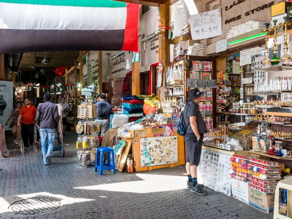 Shops in spice souk in Deira district of Dubai — Stockfoto