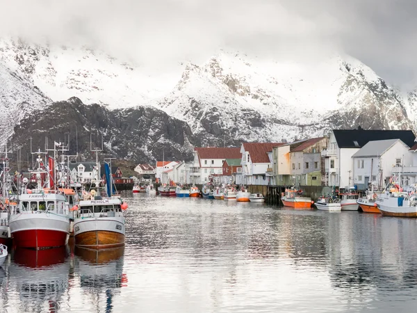 ロフォーテン諸島、ノルウェーのヘニングスヴァールにあります。 — ストック写真
