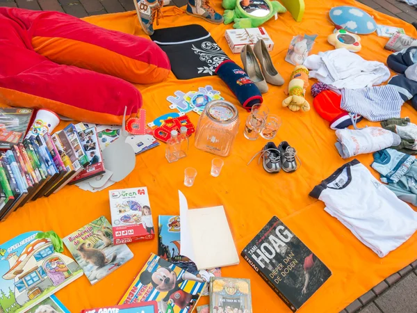 Display goods on King's Day flea market in Holland — Stock Photo, Image