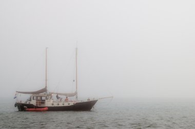 Sisin içinde yelkenli