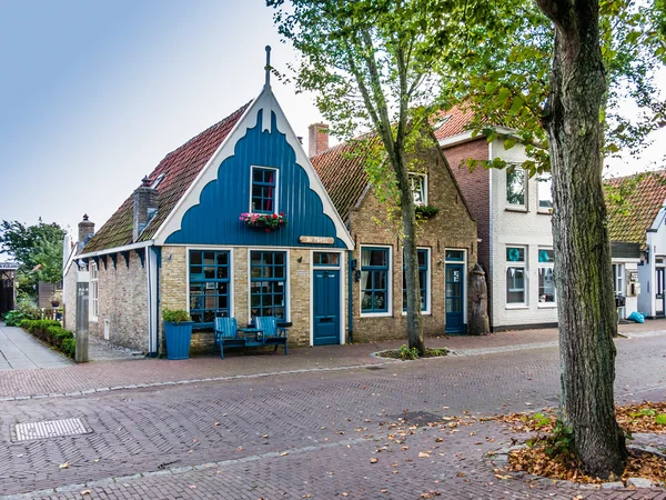 Nederlandse huizen op het eiland Vlieland, Nederland — Stockfoto
