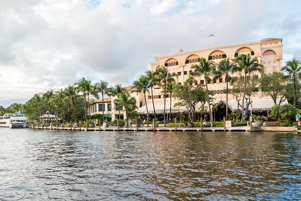 Riverwalk y bares a lo largo de New River en Ft Lauderdale, Florida — Foto de Stock