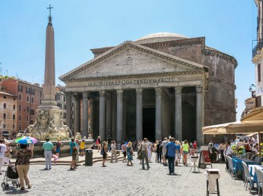 Pantheon ve Via Nazionale, Roma
