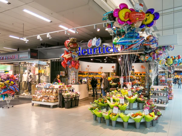 Flower shop at Schiphol Amsterdam Airport, Holland — Stock Photo, Image