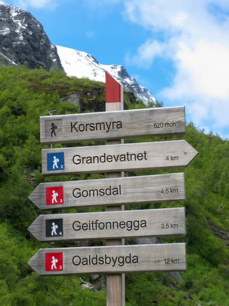 Skyltat till vandring i Norge — Stockfoto