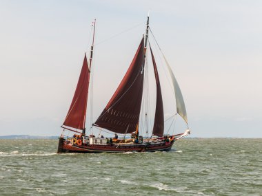 Geleneksel Hollanda yelkenli gemi