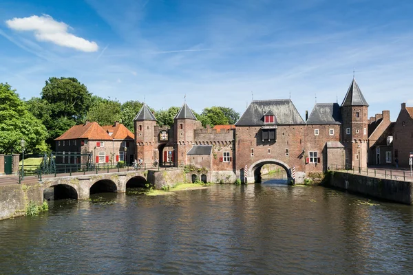 Kent kapısı Koppelpoort Amersfoort, Hollanda