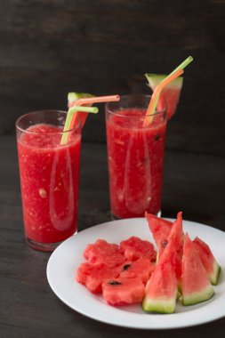 Bardakta karpuz suyu