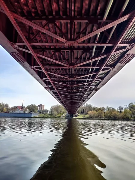 Фото Нижней Части Моста Показывающее Строительство — стоковое фото