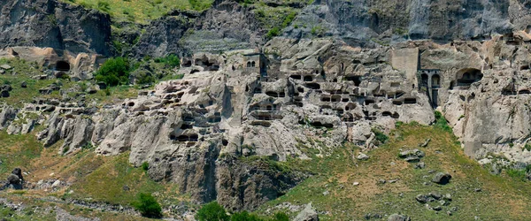 La ciudad cueva de Vardzia es uno de los principales atractivos de Georgia —  Fotos de Stock