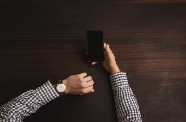 Muhasebeci leath ile onun klasik gümüş saatler zaman arıyor